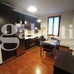 Affitto 3 camera appartamento di 90 m² in Modena