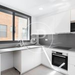 Rent 4 bedroom apartment of 113 m² in barcelona