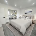 Rent 10 bedroom apartment of 711 m² in Miami Beach