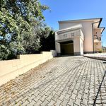 Rent 3 bedroom house of 152 m² in Leiria