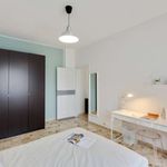 Rent a room of 50 m² in Milan