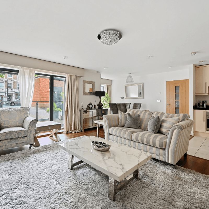 Luxury 2-Bedroom Apartment in Winterton House, Maida Vale