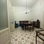 Affitto 2 camera appartamento di 80 m² in Napoli