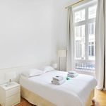 Rent 4 bedroom apartment of 112 m² in Paris
