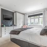 Rent 4 bedroom house in Bromley