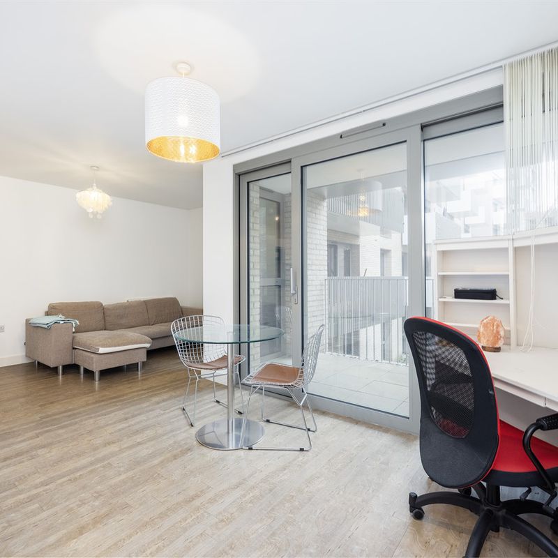 Flat to Rent: Parkside Court, E16 Silvertown