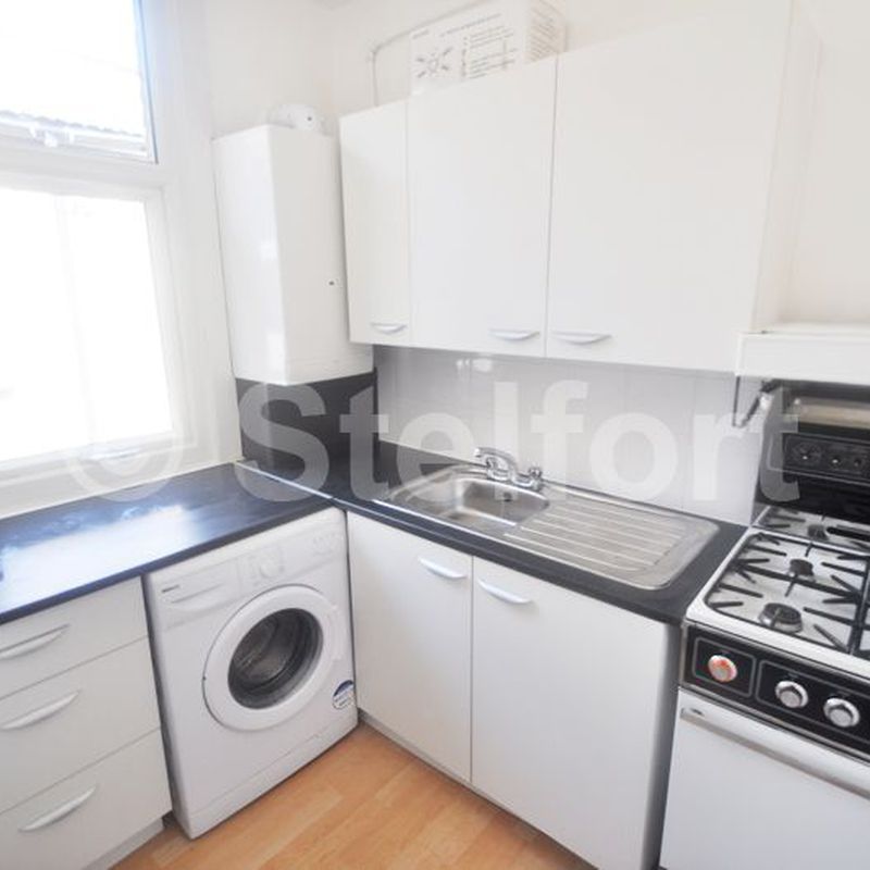 To Let - 2 bedroom Flat, George Lane, E18 - £1,600 pcm South Woodford