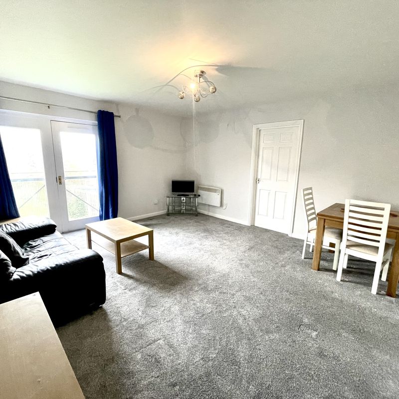 2 bedroom property to let in Manor Oaks Gardens, Manor, Sheffield, S2 - £895 pcm Park Hill