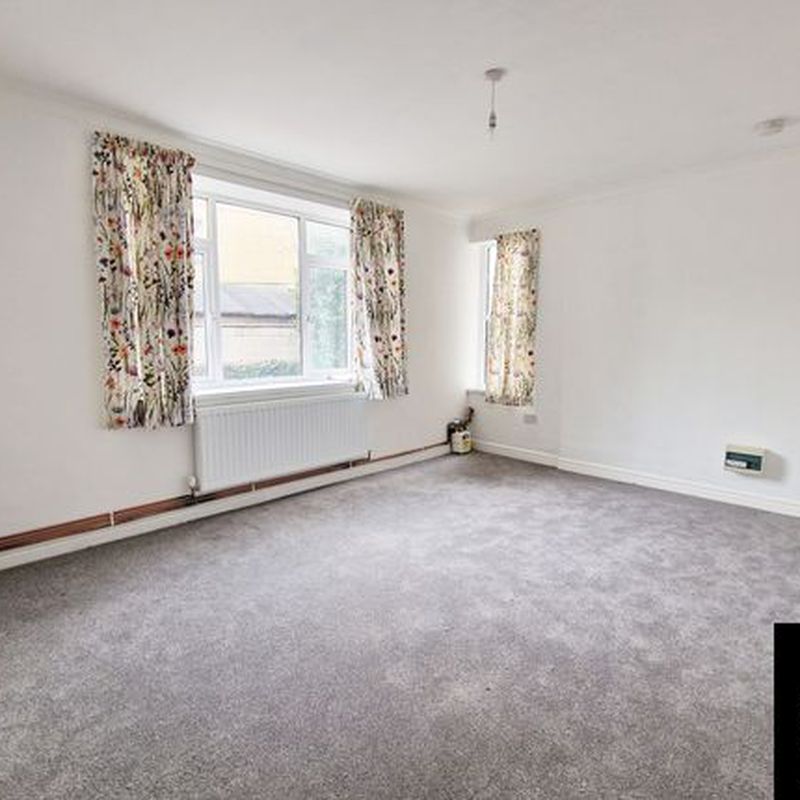 Flat to rent in Flat 3, 43 Station Road, Burry Port, Carmarthenshire SA16