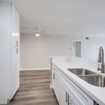 Rent 2 bedroom apartment of 81 m² in Santa Ana