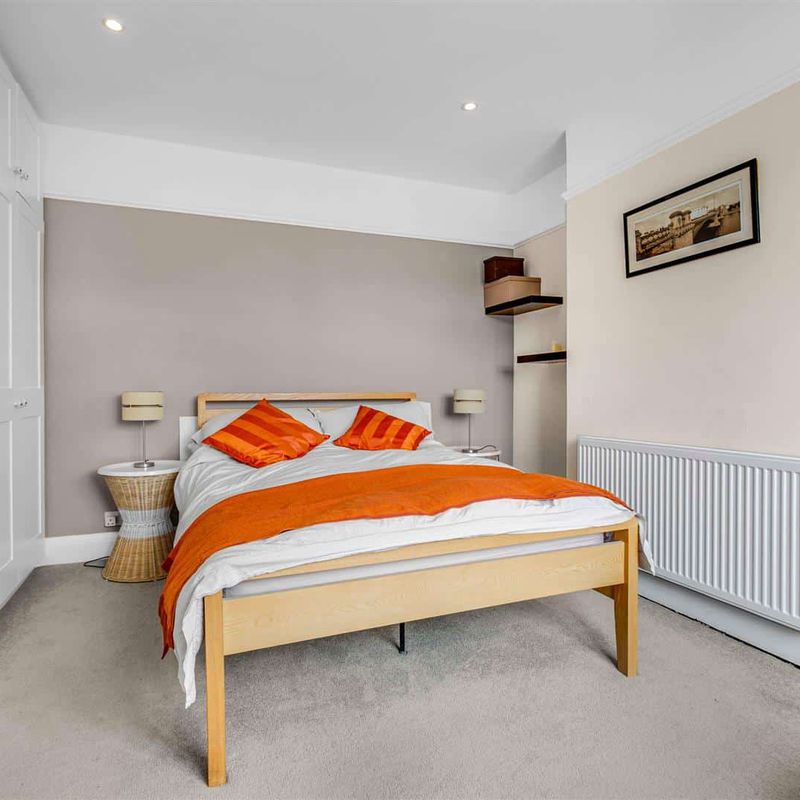 4 bed house to rent in Wallorton Gardens, East Sheen, SW14 | James Anderson Mortlake