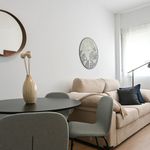 Rent 4 bedroom apartment of 40 m² in Madrid