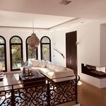 Rent 4 bedroom house of 320 m² in Nueva Andalucía