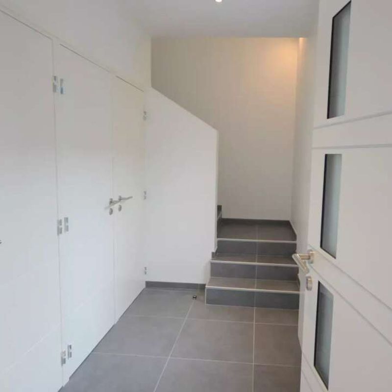 Location appartement 5 pièces 140 m² Saint-Priest (69800)