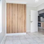 Rent 1 bedroom apartment of 40 m² in Pretoria