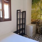 Rent a room of 105 m² in Granada