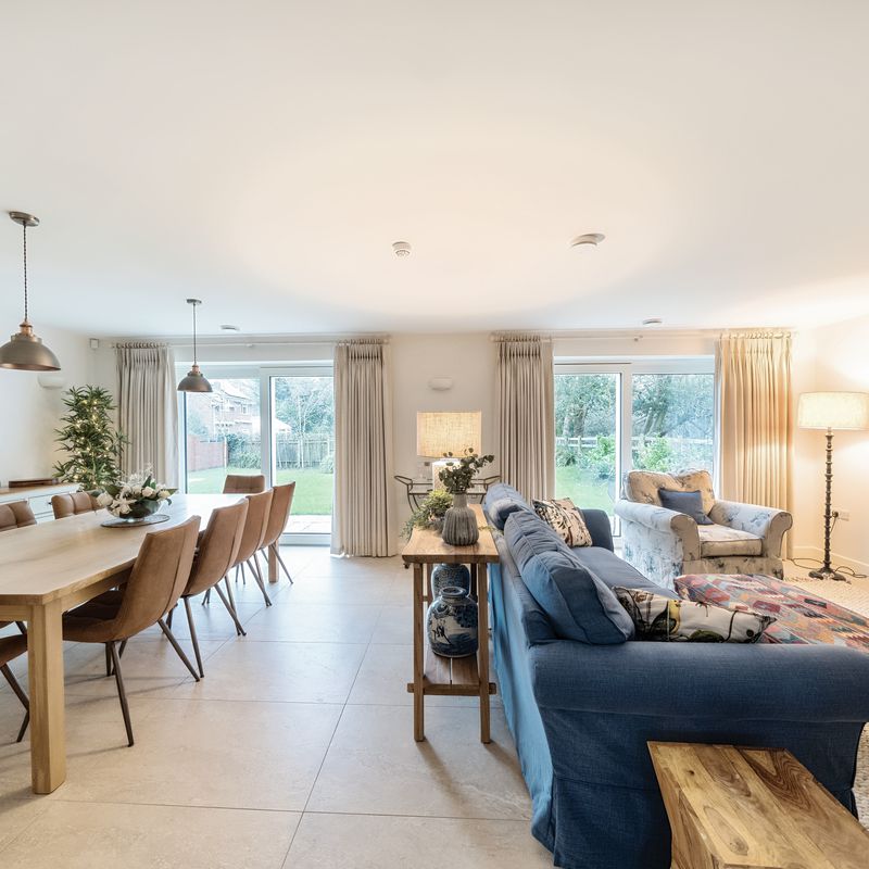 3 bedroom property to let in Waters Green, Brockenhurst - £4,500 pcm