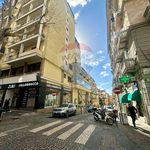 Affitto 6 camera appartamento di 181 m² in Napoli