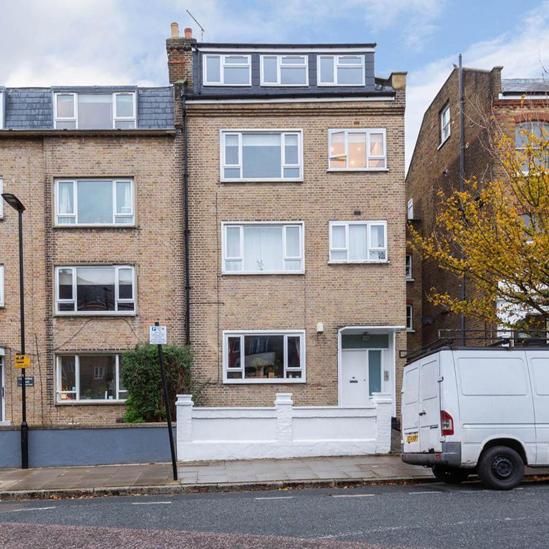 minutes to Victoria line station is this large 2 double bedroom property Coleman Street