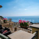 Rent 5 bedroom house of 250 m² in Taormina