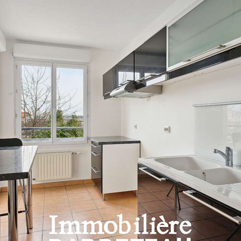 Location appartement 4 pièces 82 m² Bron (69500)