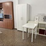 Rent a room of 90 m² in Albaida