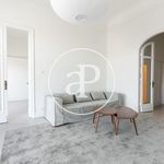 Rent 4 bedroom apartment of 295 m² in Barcelona