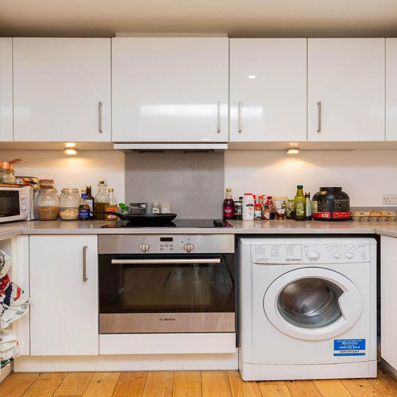 Modern two double bedroom two bathroom with balcony near tube Lower Holloway