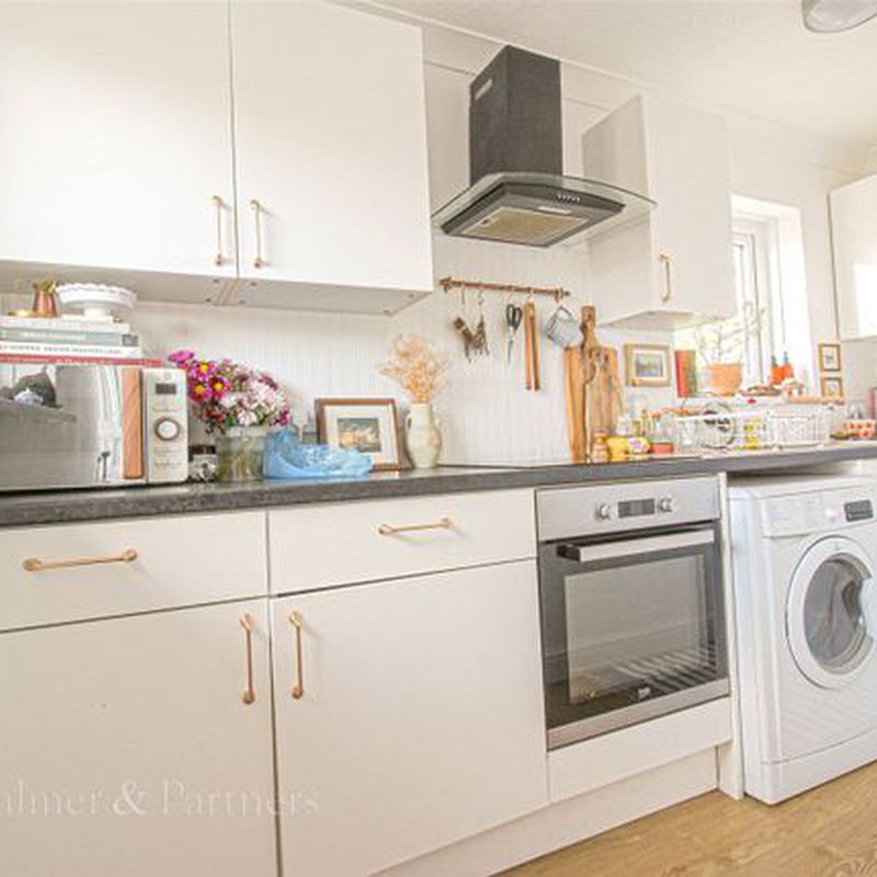 Studio to rent in Kingfisher Close, Colchester, Essex CO4