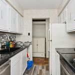 Rent 1 bedroom apartment of 65 m² in Staten Island