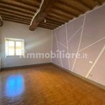 Affitto 3 camera appartamento di 65 m² in Sienna