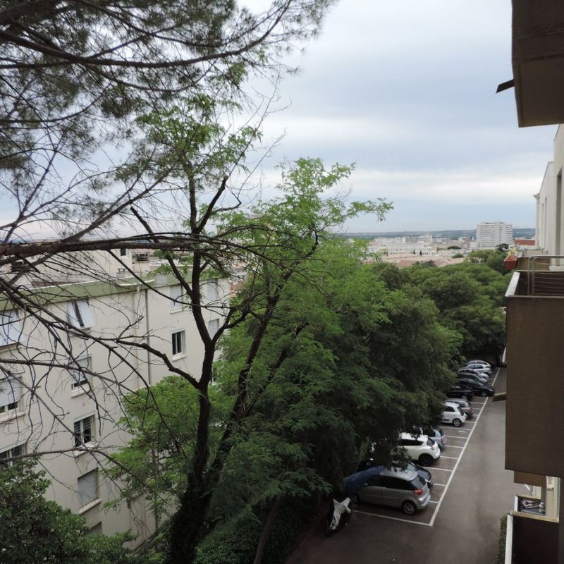Location appartement Nimes, 20m² 1 pièce 450€ avec balcon