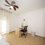 Rent a room of 100 m² in Granada
