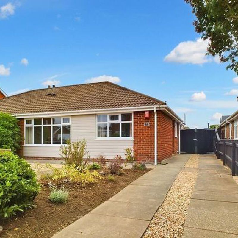 Semi-detached bungalow to rent in Highthorpe Crescent, Cleethorpes DN35 Old Clee