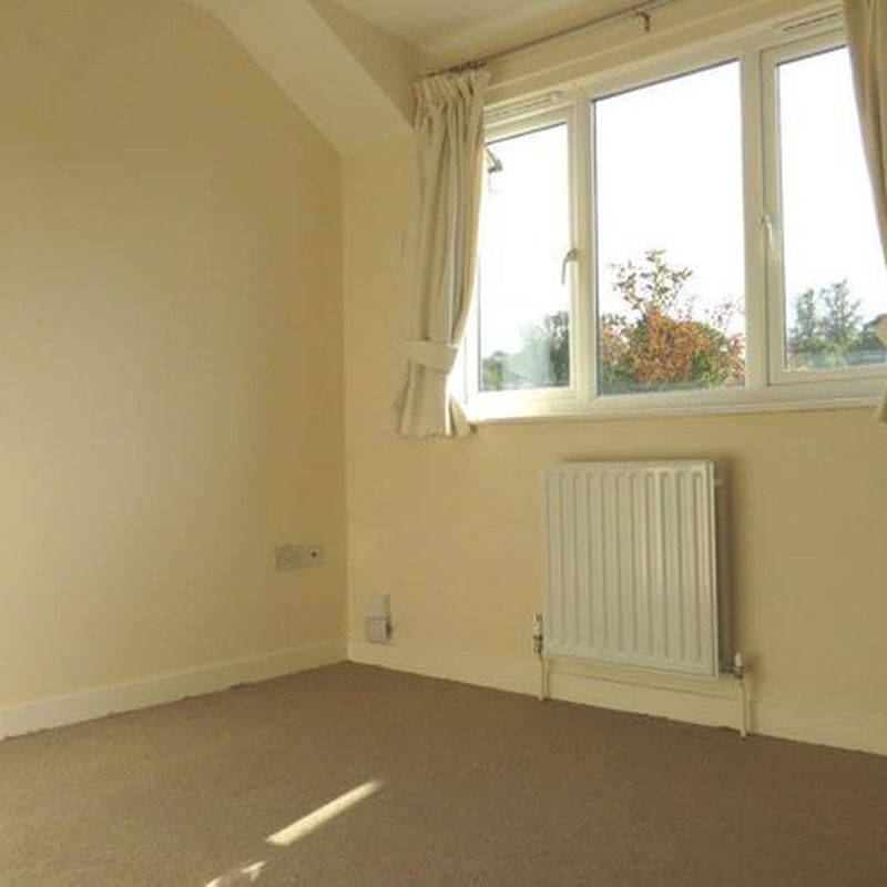 Flat to rent in St. Marys Avenue, Purley On Thames, Reading, Berkshire RG8