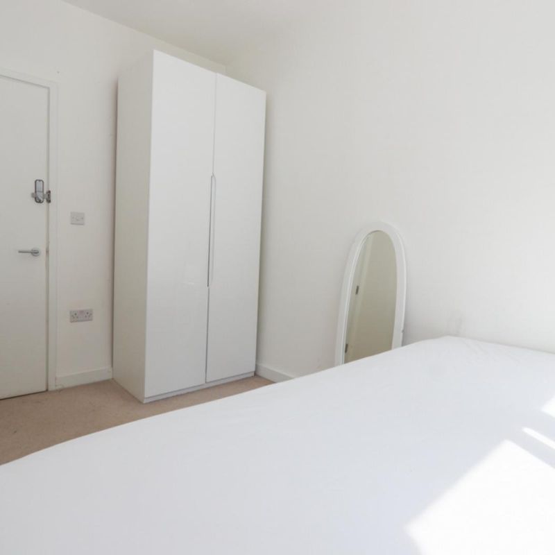 Cushy double bedroom near Gallions Reach DLR station Cyprus