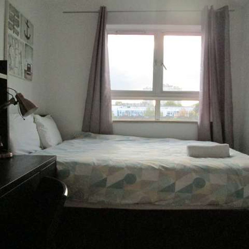 Rooms for rent in 5-bedroom apartment in Islington, London