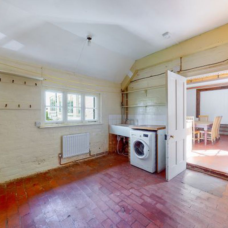 Country house to rent in Old Compton Lane, Farnham, Surrey GU9