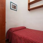 Rent a room of 220 m² in Granada