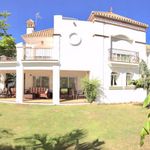 Rent 3 bedroom house of 242 m² in Marbella