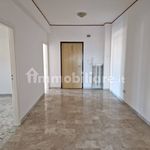 Affitto 4 camera appartamento di 150 m² in Foggia