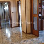 Affitto 5 camera appartamento di 247 m² in Palermo