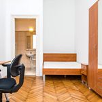 Rent 4 bedroom apartment of 93 m² in Budapest