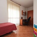 Rent a room of 220 m² in Granada