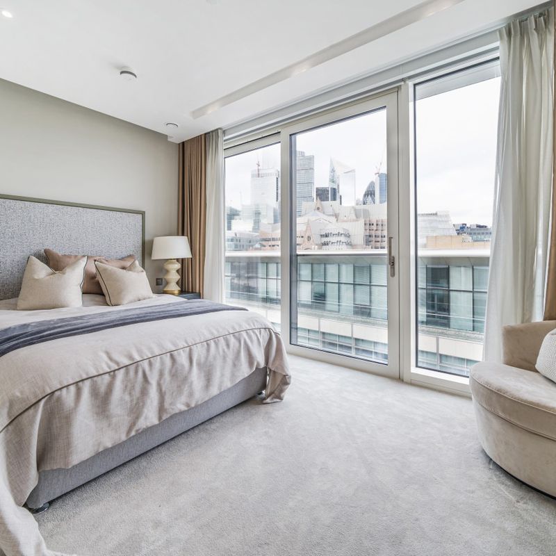 An exceptional penthouse with spectacular views across the Thames Tower
