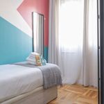 Rent a room of 262 m² in Madrid