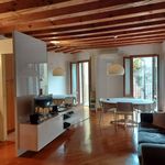 Affitto 4 camera appartamento di 85 m² in Padova