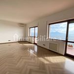 Affitto 5 camera appartamento di 195 m² in Napoli