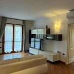 Affitto 4 camera appartamento di 130 m² in Firenze