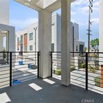 Rent 4 bedroom apartment of 160 m² in Downey